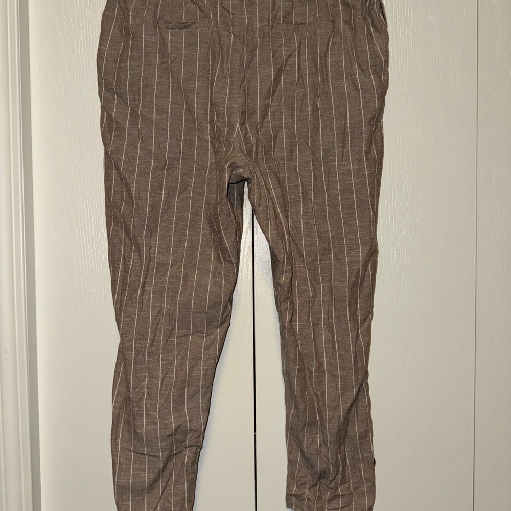 Principles Cropped Pin Stripe Capris - Picture 4 of 12